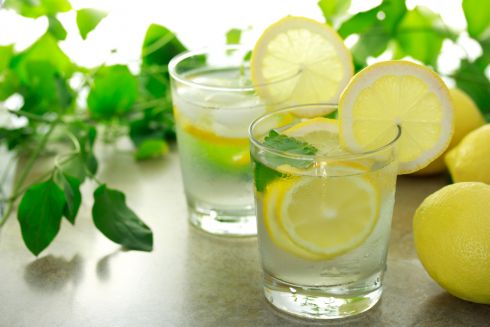 7 причин выпить стакан воды с лимонным соком 