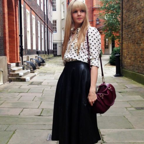 blogger-street-style-london-midi-leather-skirt-heels-heart-print-7-e1387388032159.jpeg (46.7 Kb)