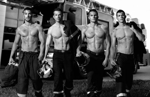 calendrier-des-pompiers-2016-ils-font-tomber-les-tenues.jpg (33.46 Kb)