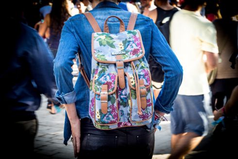 floral-print-backpack-montreal-street-style-1.jpg (35.18 Kb)