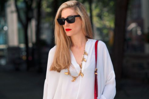 joanna-hillman-red-lip-white-blouse-street.jpg (18.77 Kb)