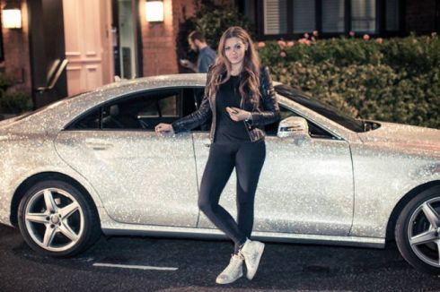 Російська студентка продає найвульгарніший у світі Mercedes [ВІДЕО]