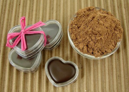 napravete-sami-cokoladen-balsam-za-usni-01.jpg (39.87 Kb)