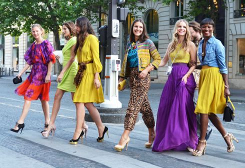 row-of-colorful-women-streetstyle-_-glitterandpearls_com_.jpg (47.86 Kb)