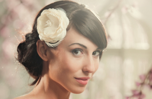 simple-wedding-hairstyle-romantic-ivory-flower-hair-accessory__full-carousel.png (202.71 Kb)