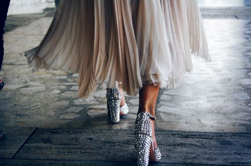 sparkle-glitter-shoes-pleated_skirt-street-style.jpg (30.59 Kb)