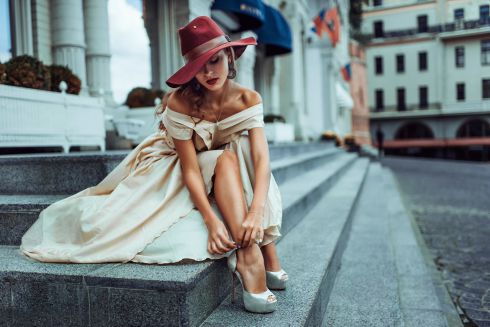 style-model-voue-magazine-street-style-red-hat-nude-color.jpg (32.89 Kb)